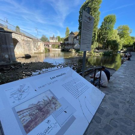 Les Pieds Dans L'Eau - Moret Centre Exterior photo